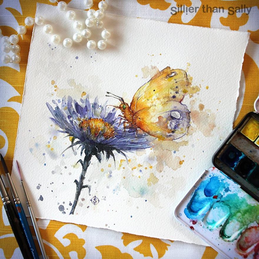 Hoa tím và bướm vàng màu nước